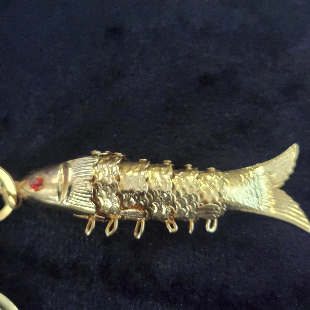 vintage articulated Koi goldtone fish keychain featuring segmented Metal